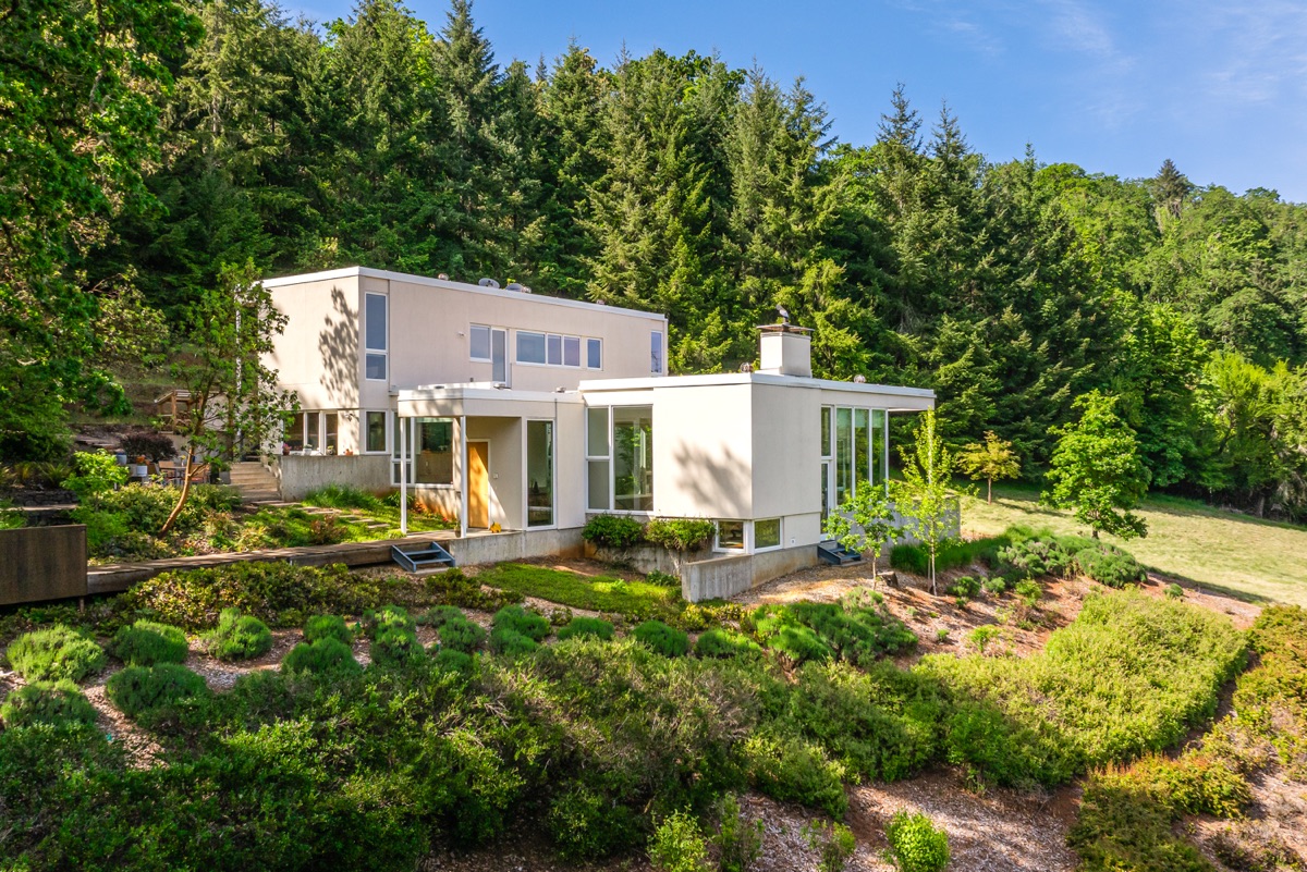 A Modernist Sanctuary in the Heart of Oregon Wine Country