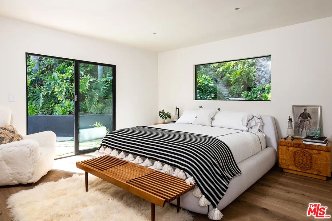 Renovated Mid-Century Modern Home Above Los Angeles - Photo 3