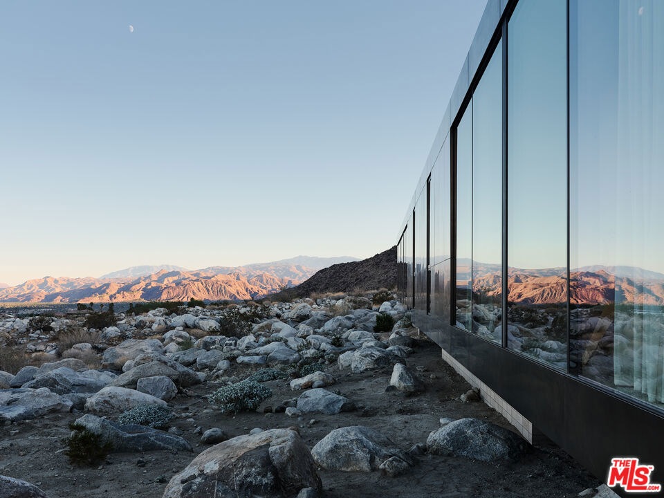 The Woods House: A Modern Masterpiece by Woods + Dangaran - Photo 3