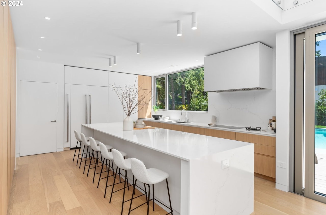 Villa M: A Portland Masterpiece of Contemporary Scandinavian Design - Photo 2