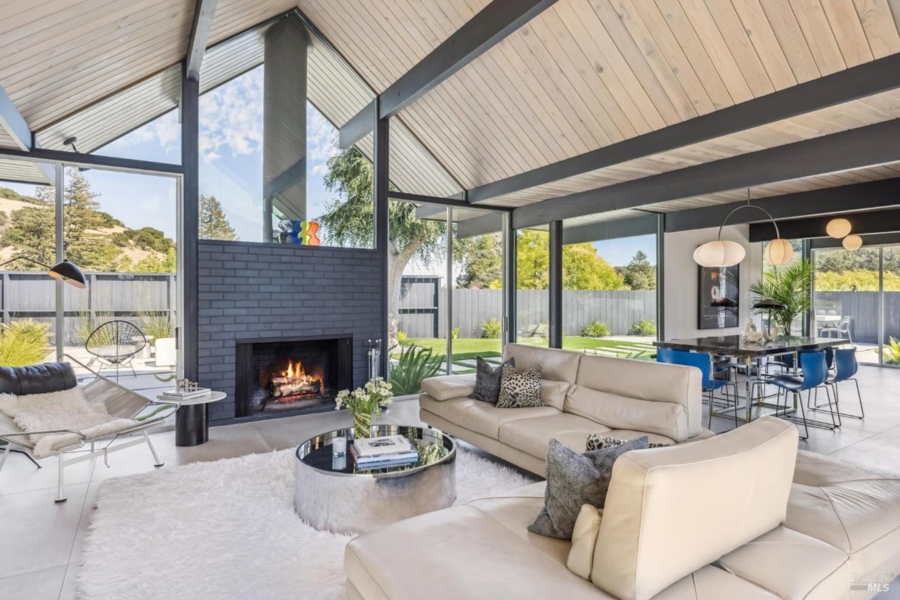 A Supermodel of Mid-Century Design Reborn as a Luxury Retreat