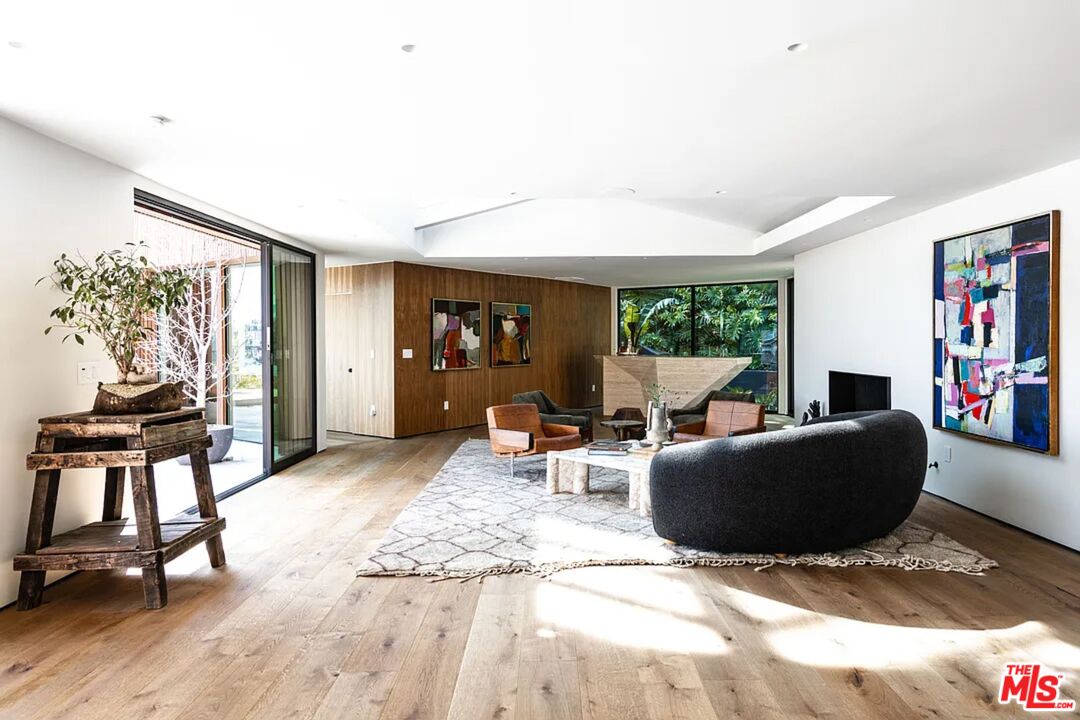 Renovated Mid-Century Modern Home Above Los Angeles - Photo 5