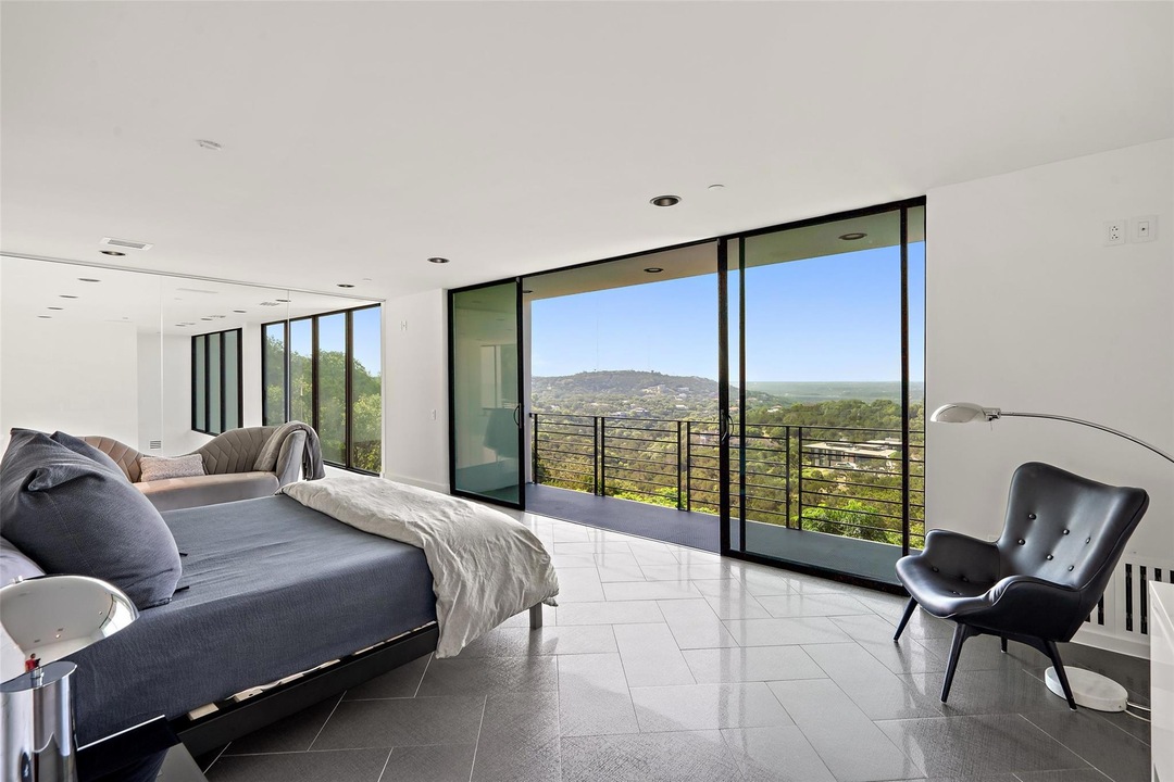 A Sculptural Statement of Modern Luxury in Westlake Highlands - Photo 3