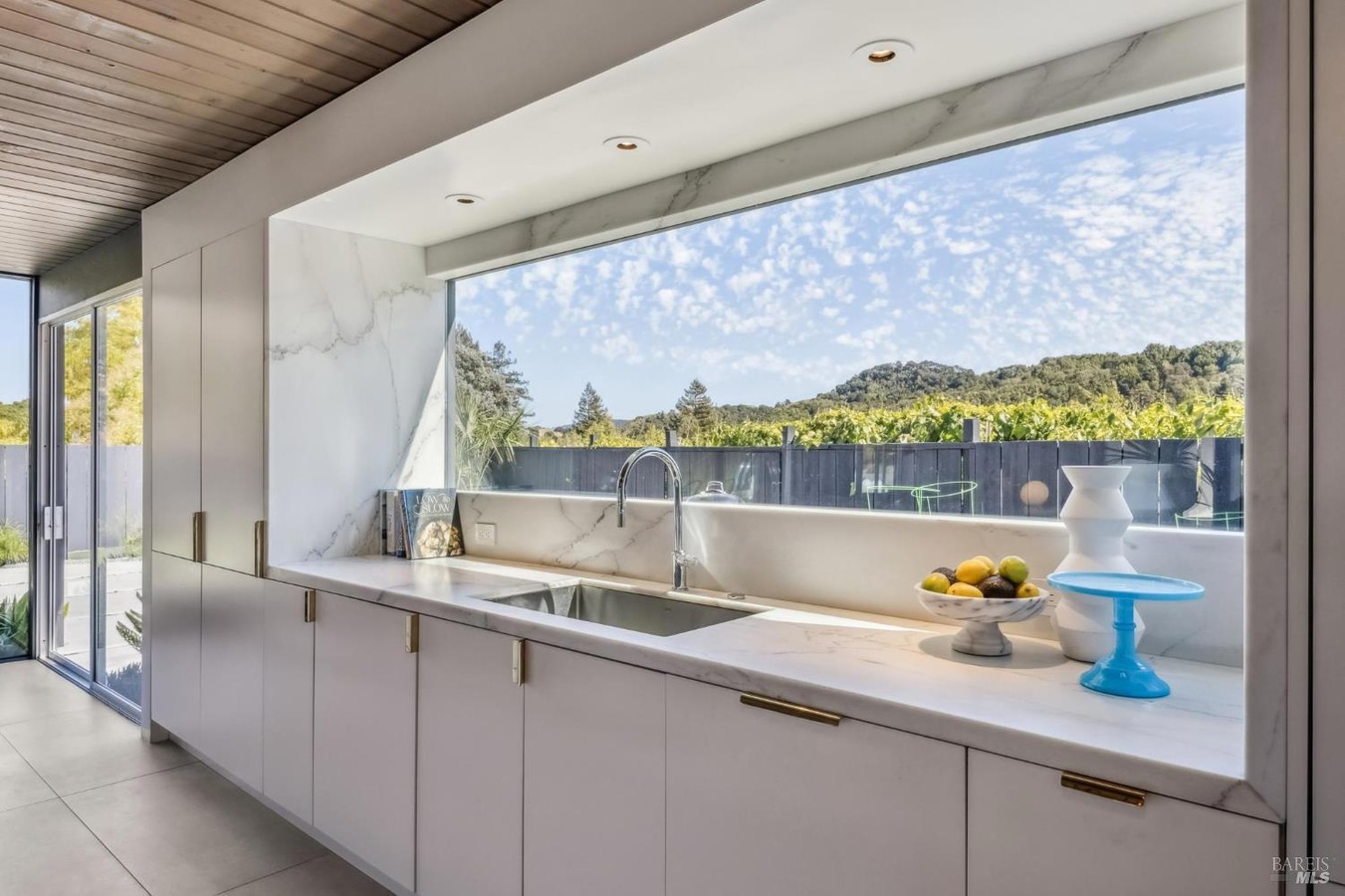 A Supermodel of Mid-Century Design Reborn as a Luxury Retreat - Photo 2