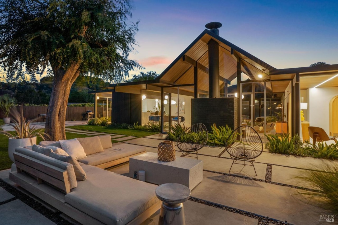 A Supermodel of Mid-Century Design Reborn as a Luxury Retreat - Photo 3