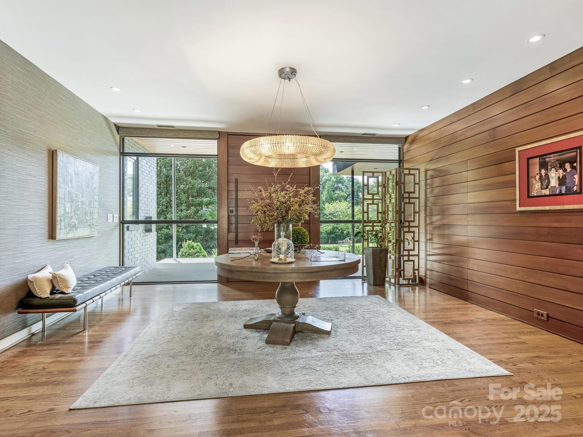 A Palm Springs–Inspired Modern Retreat in Charlotte’s Foxcroft Hills - Photo 3