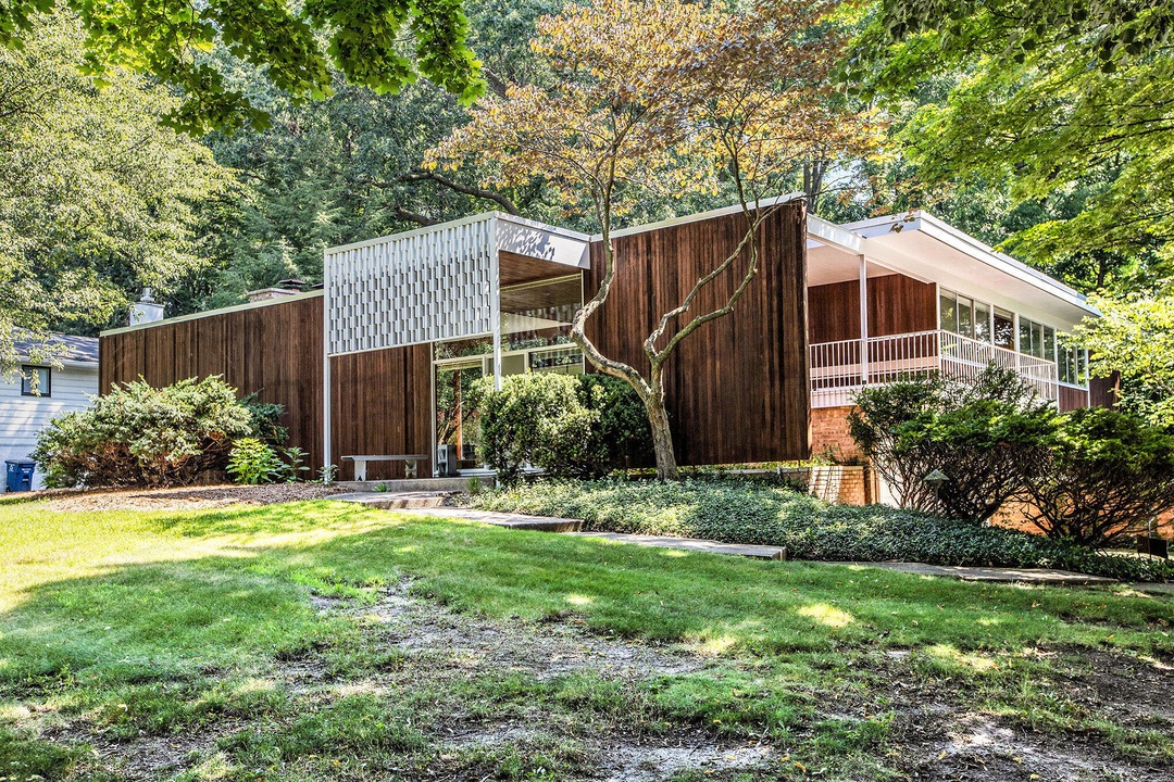Quiet Modern Mastery: Robert Metcalf’s “LesStrang Home” in Ann Arbor