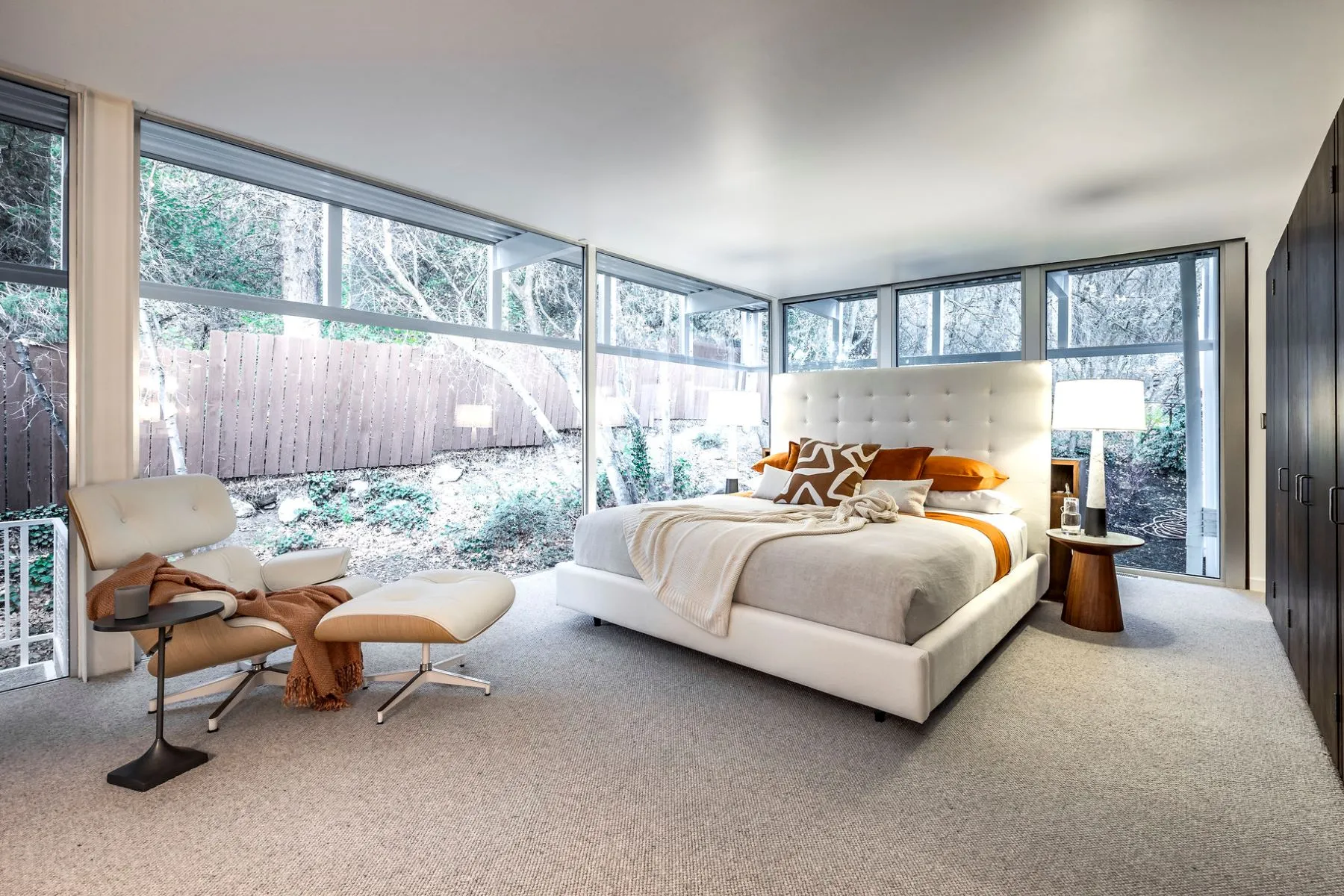 A Timeless Renovation of the Siegel House by John Sugden - Photo 2